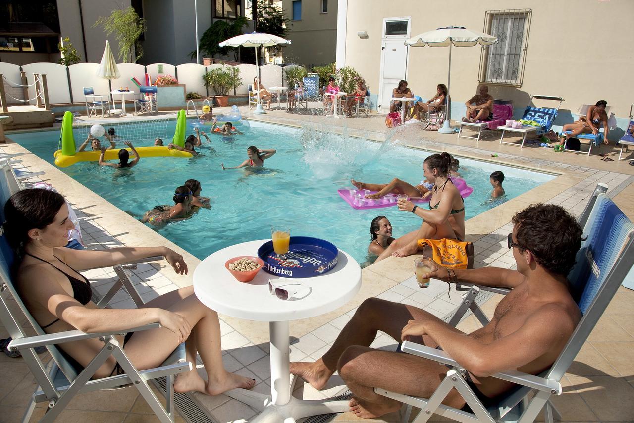 Hotel Acquario Rimini Bagian luar foto