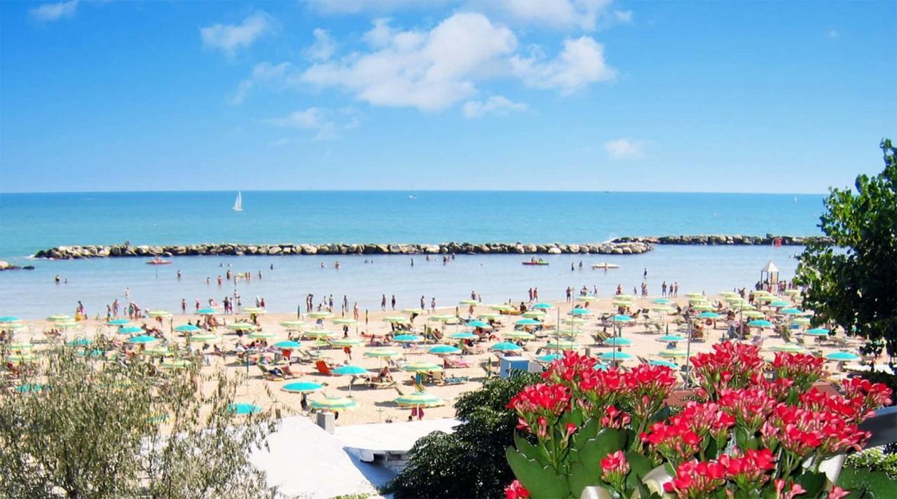 Hotel Acquario Rimini Bagian luar foto